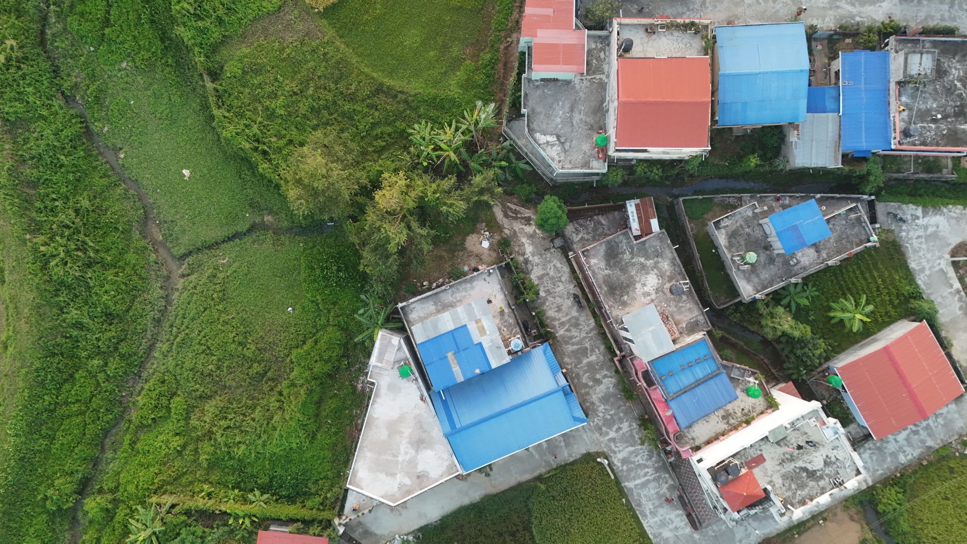 Tanah kavling murah vs rumah tua investasi