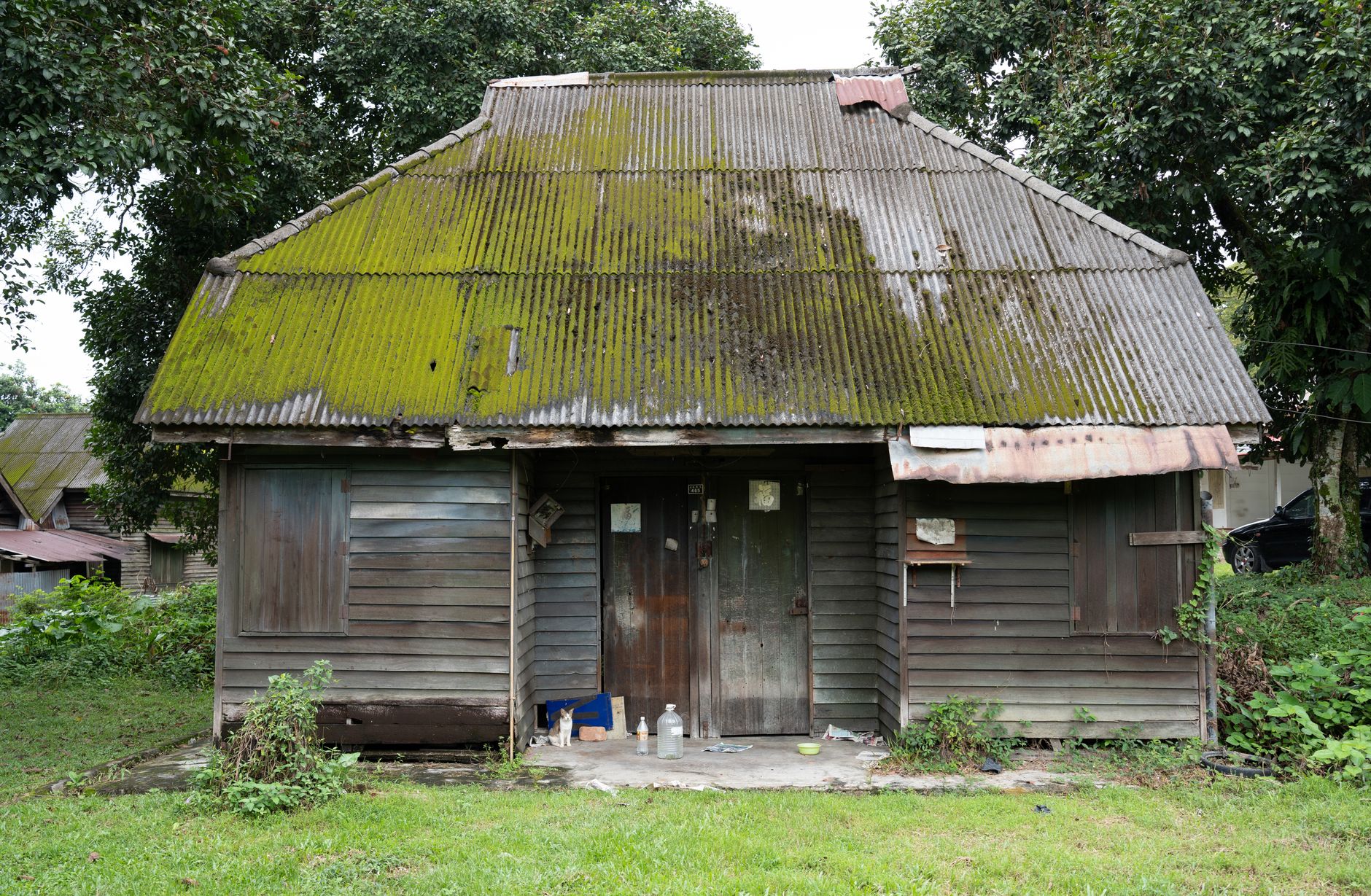 Rumah lelang bank dan rumah bekas biasa memiliki kelebihan masing-masing.